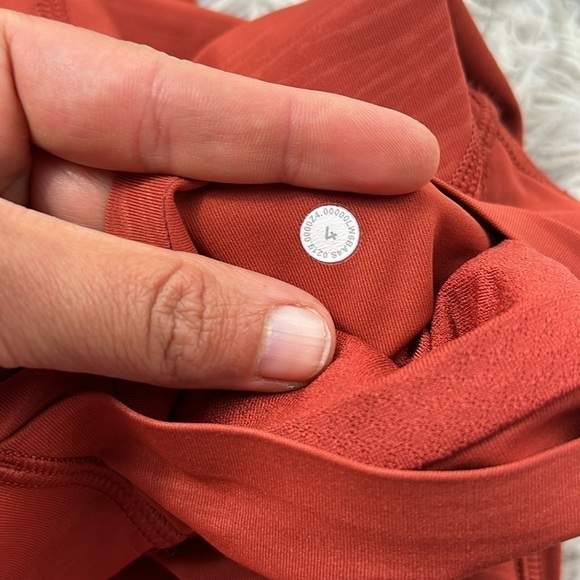 Lululemon Time To Sweat Crop *23" Stride Emboss Cayenne - Picture 5 of 6